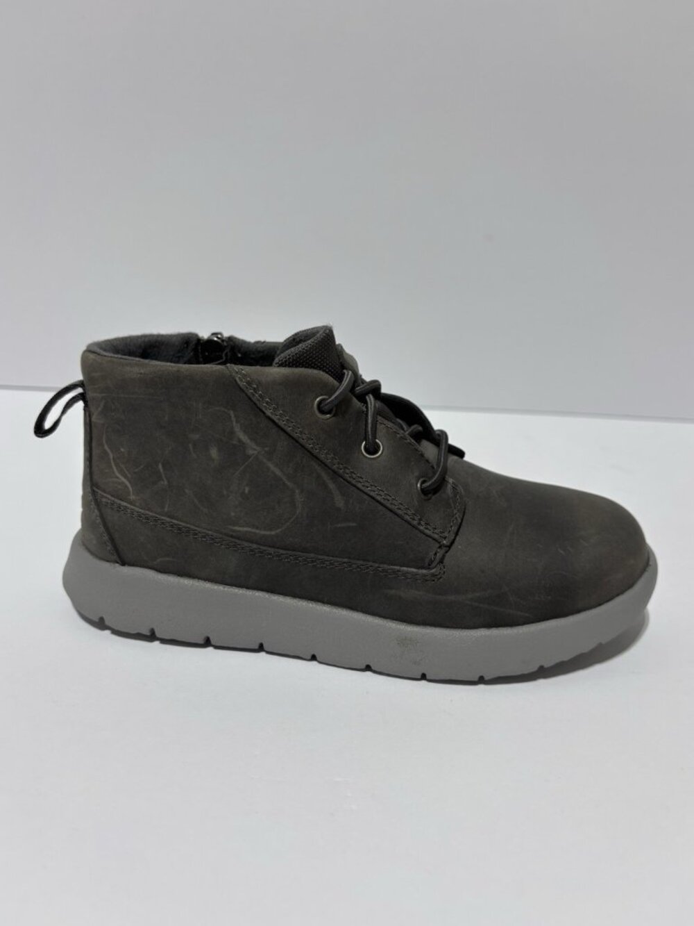 UGG Little Kids’ Canoe Waterproof Gray Boots, Girls’ Size 11 M